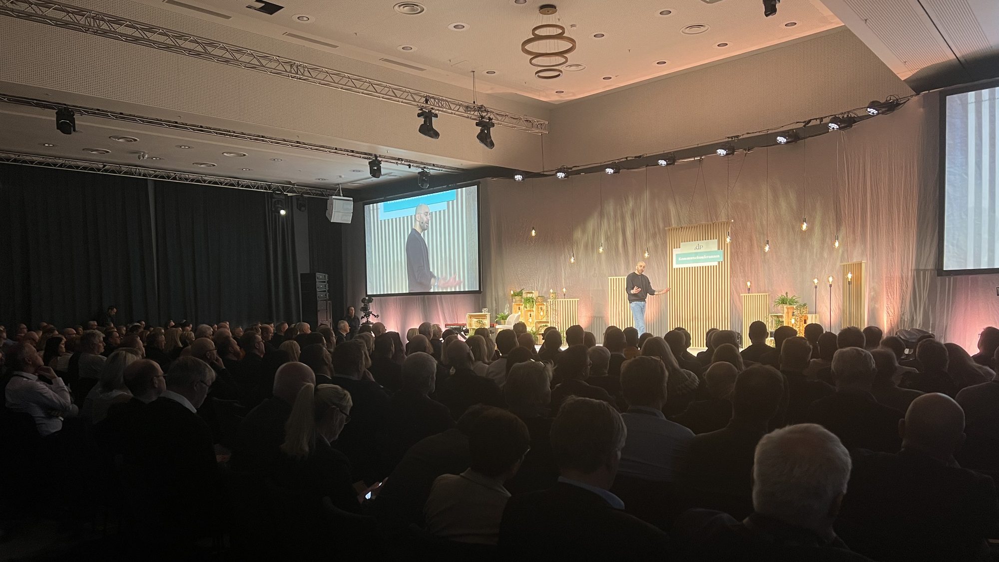 KLP kommunekonferanse · foredrag med Adil Khan