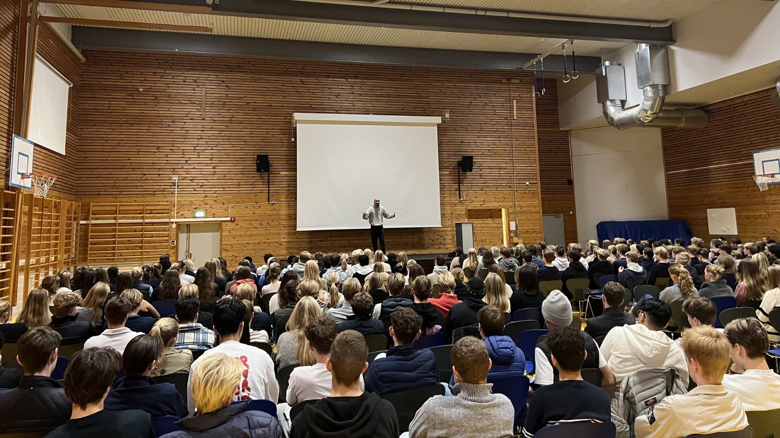 Sandvika videregående skole · foredrag med Adil Khan